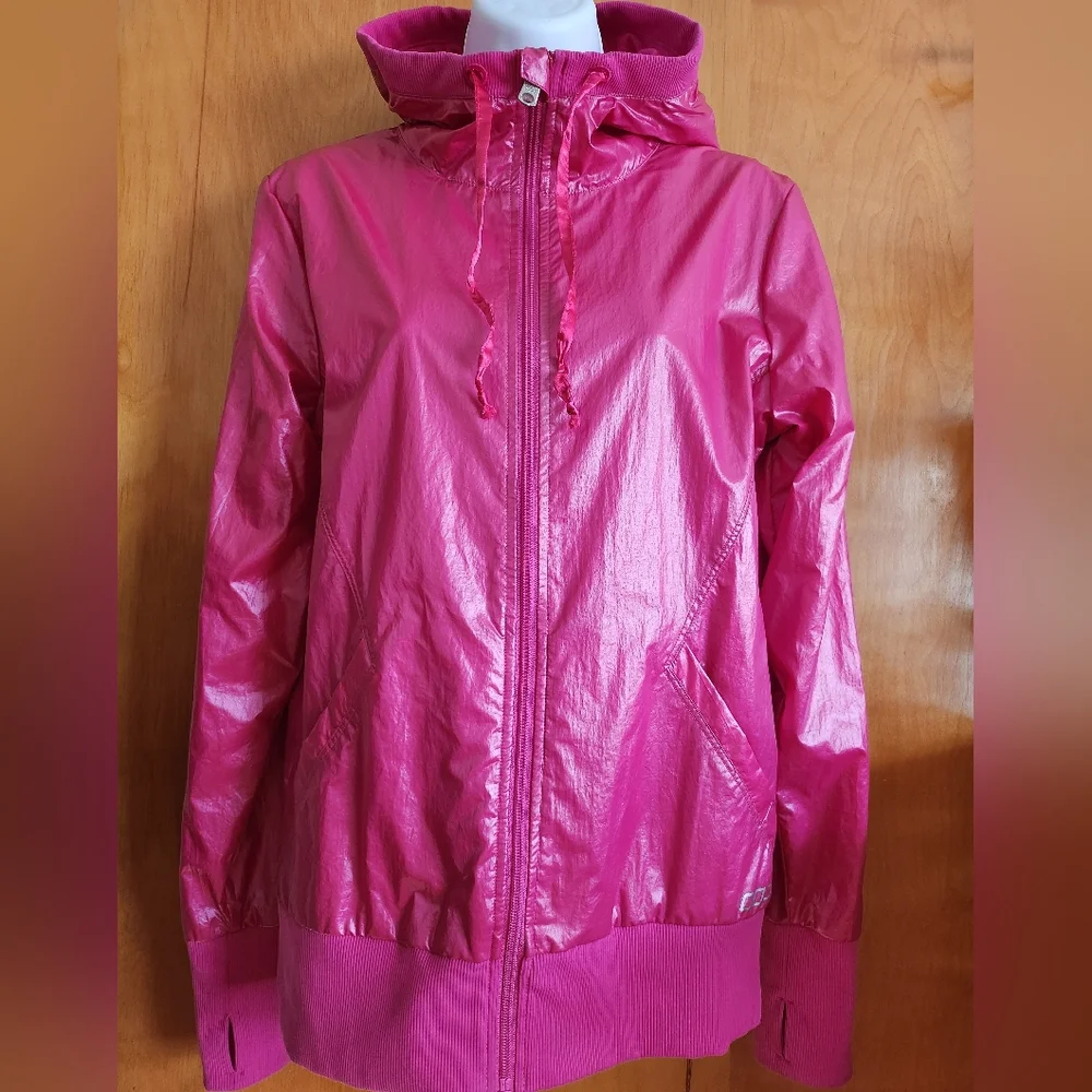 Lorna Jane.Luminosity Raspberry Pearlescent Hooded Jacket Lightweight